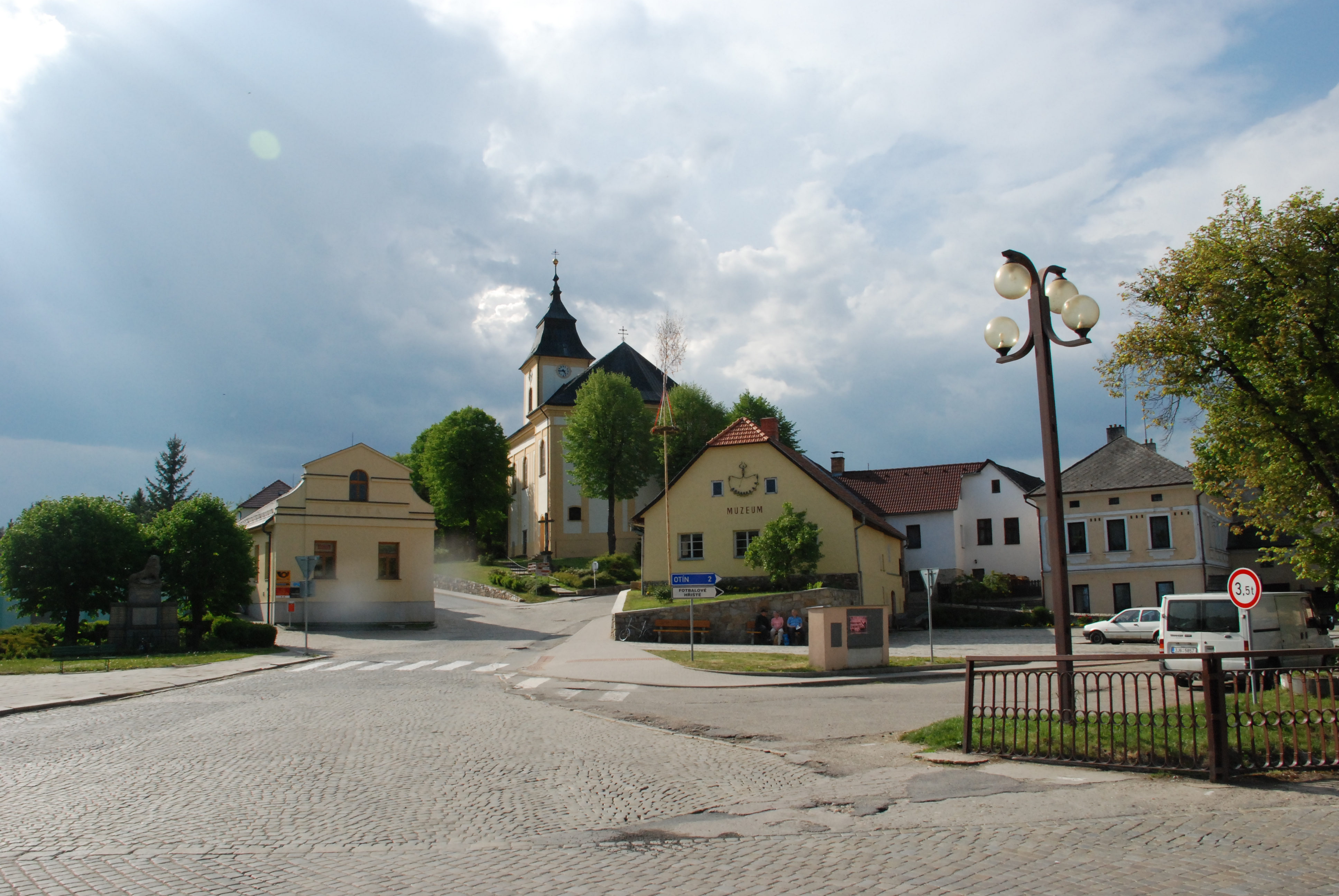 Dokončení revitalizace náměstí v Lukách nad Jihlavou