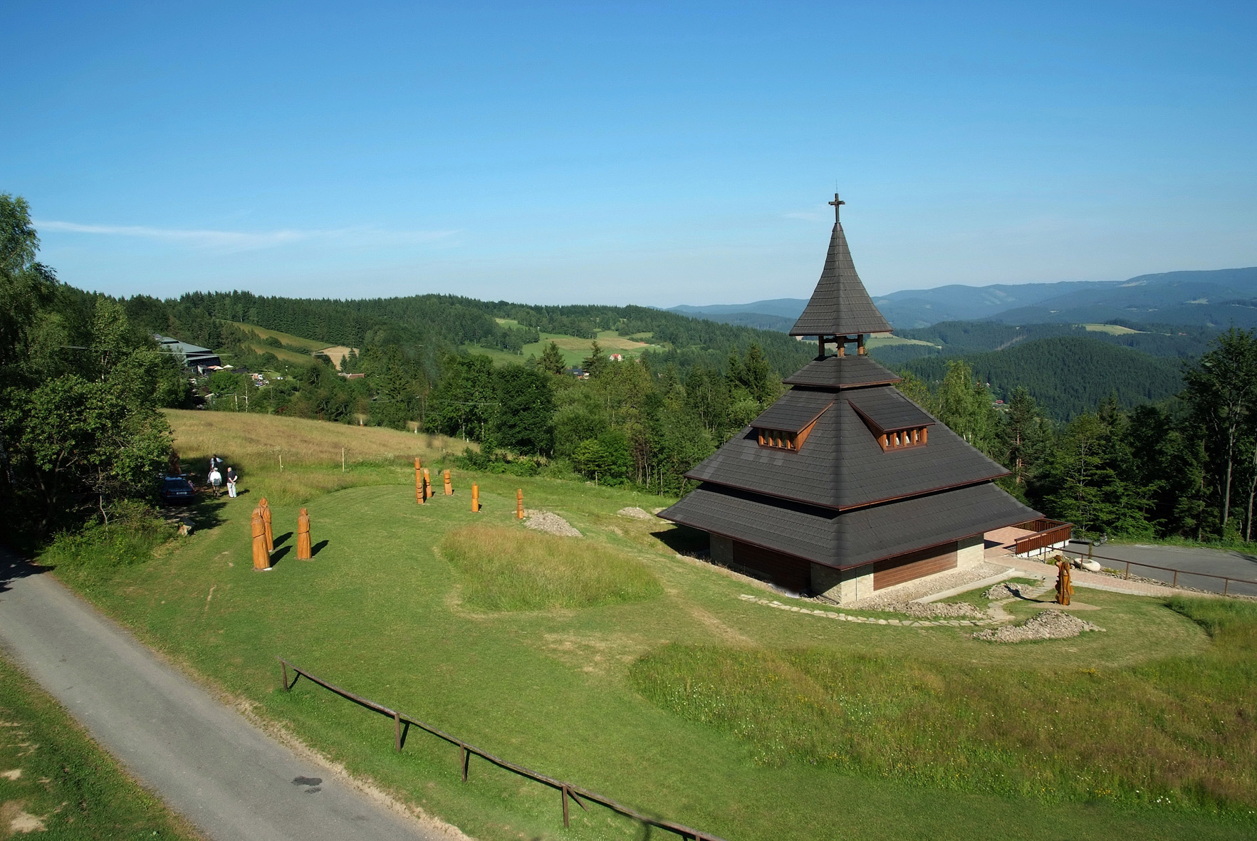 Galerie v přírodě, valašská zahrada a valašská krajina na Soláni