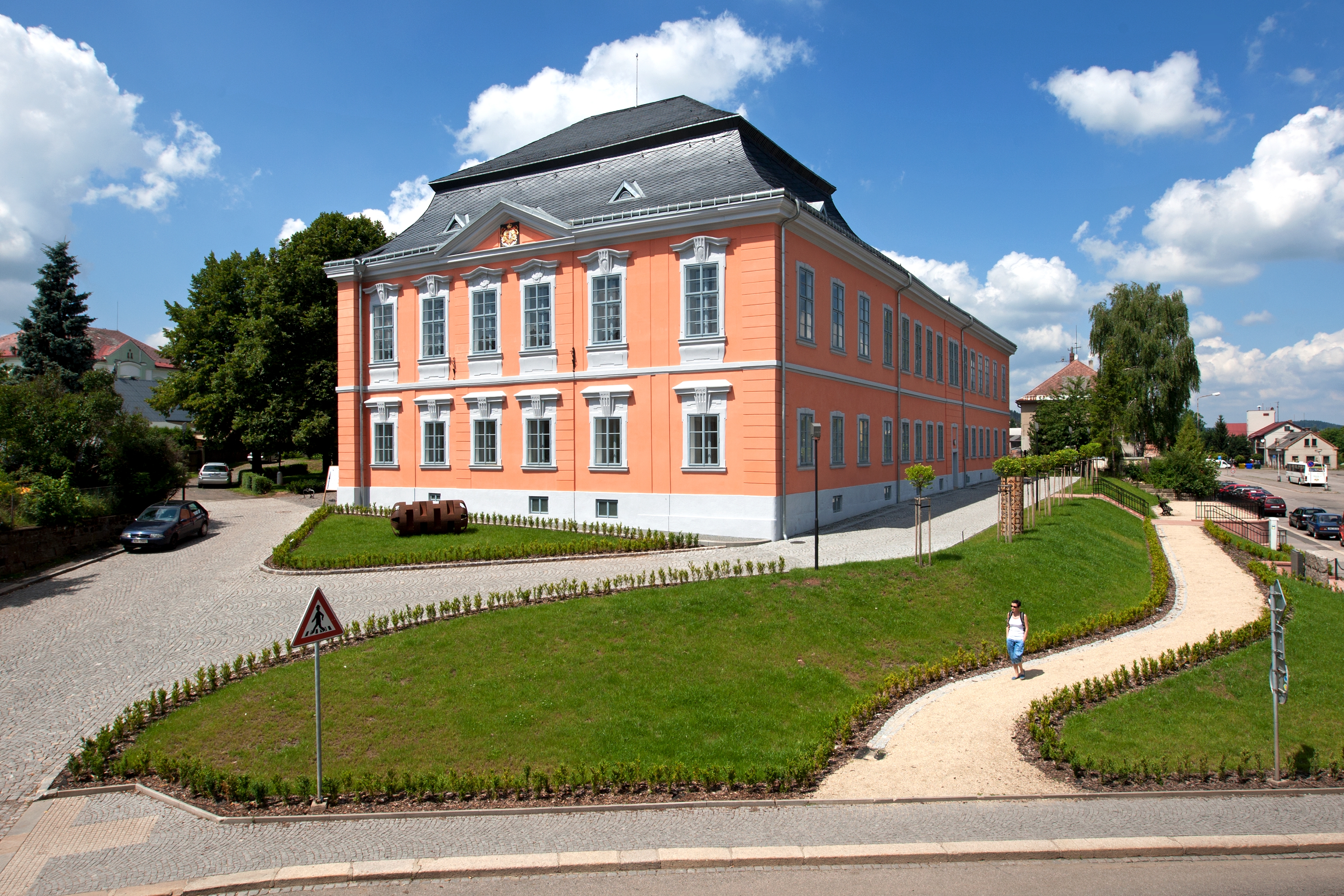 Revitalizace zámku v Lomnici nad Popelkou