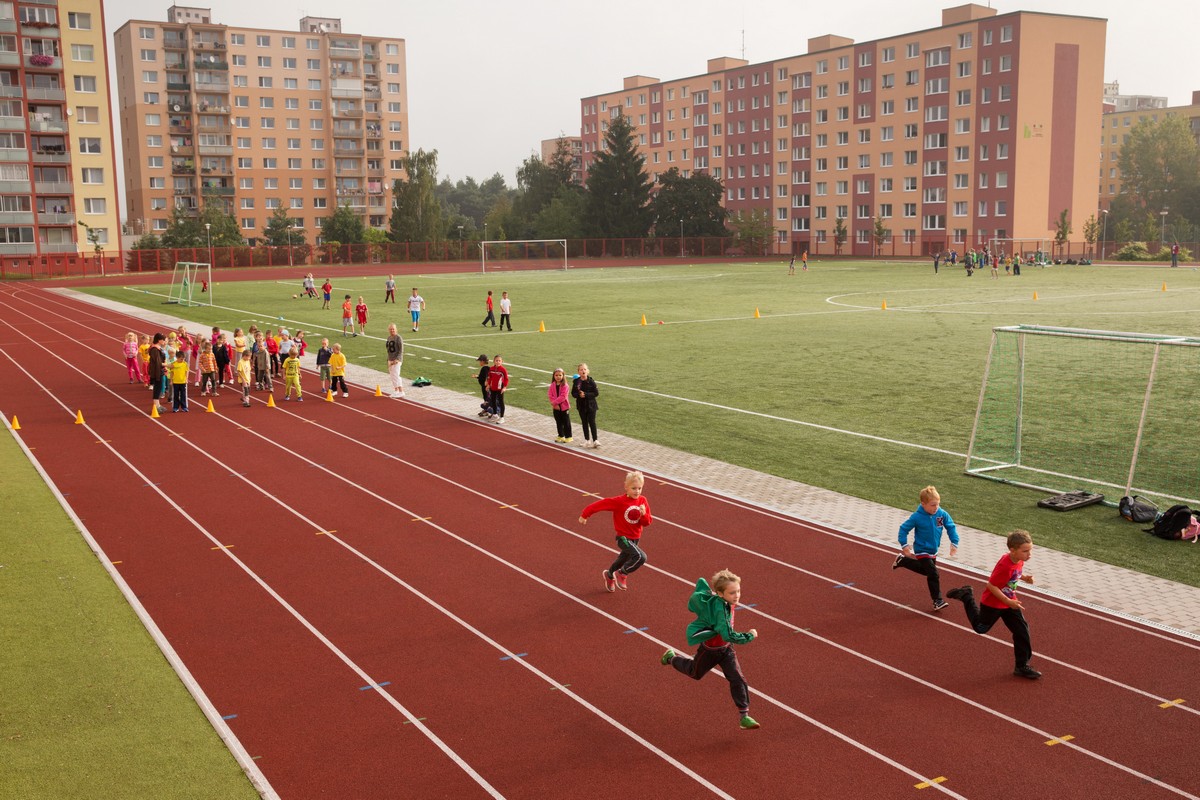 Rekonstrukce a rozšíření atletického sportoviště 1.ZŠ v Plzni a výstavba zázemí pro sport.