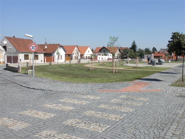 Revitalizace centrální části Peček - park Za Sadem