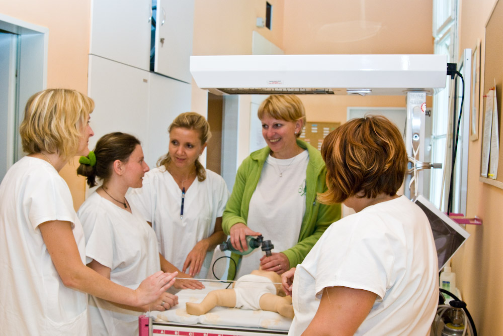 Stabilizace odborného týmu neonatologického oddělení VFN v Praze pomocí zvýšené kvality dalšího profesního vzdělávání