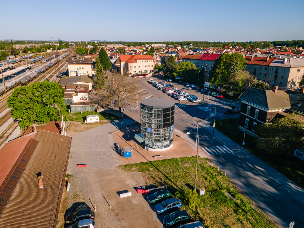 Automatické parkovací zařízení pro kola v Nymburce