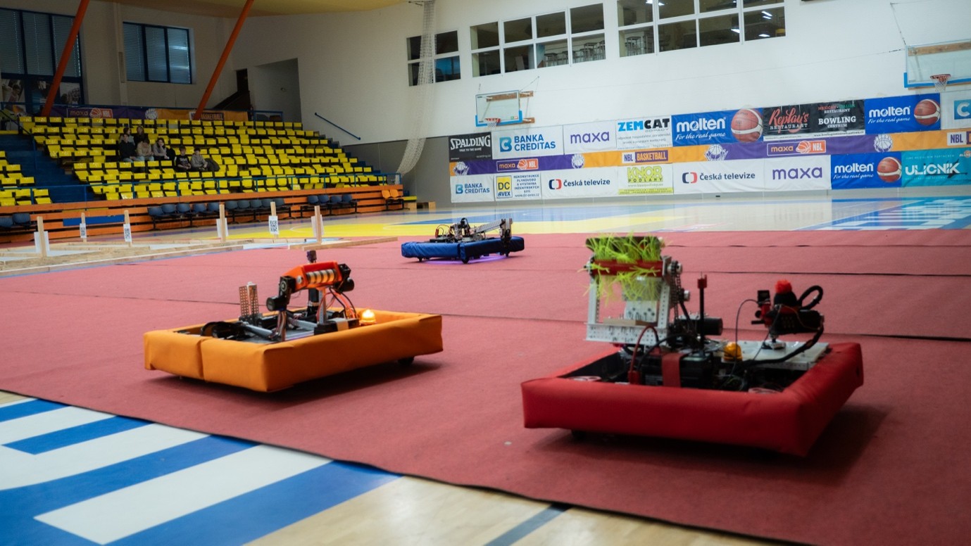 Přes 10 000 dětí z Ústeckého kraje dostává šanci, o jaké se jejich rodičům nesnilo. Roboti, programování i podpora pro ty, co to potřebují