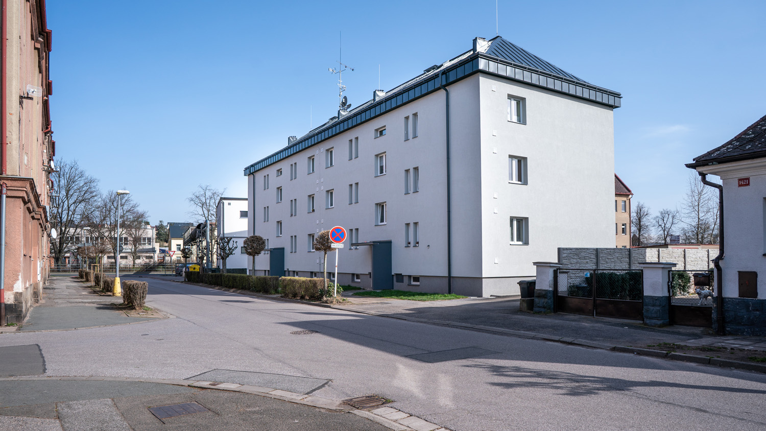 Stavební úprava, regenerace, oprava a údržba domu Roháčova 1984 a1985, Dvůr Králové nad Labem 