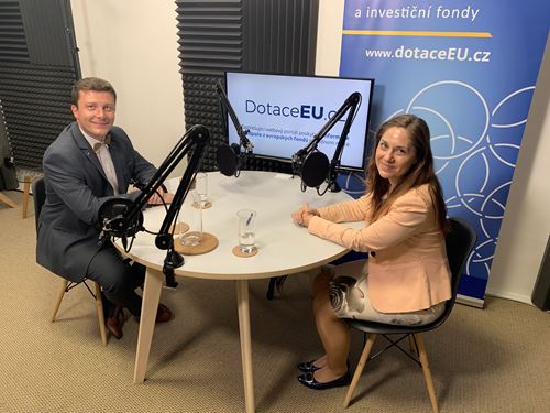 Jak vést projekty spolufinancované z fondů EU a vyhnout se chybám? Nové podcasty přinášejí tipy a in