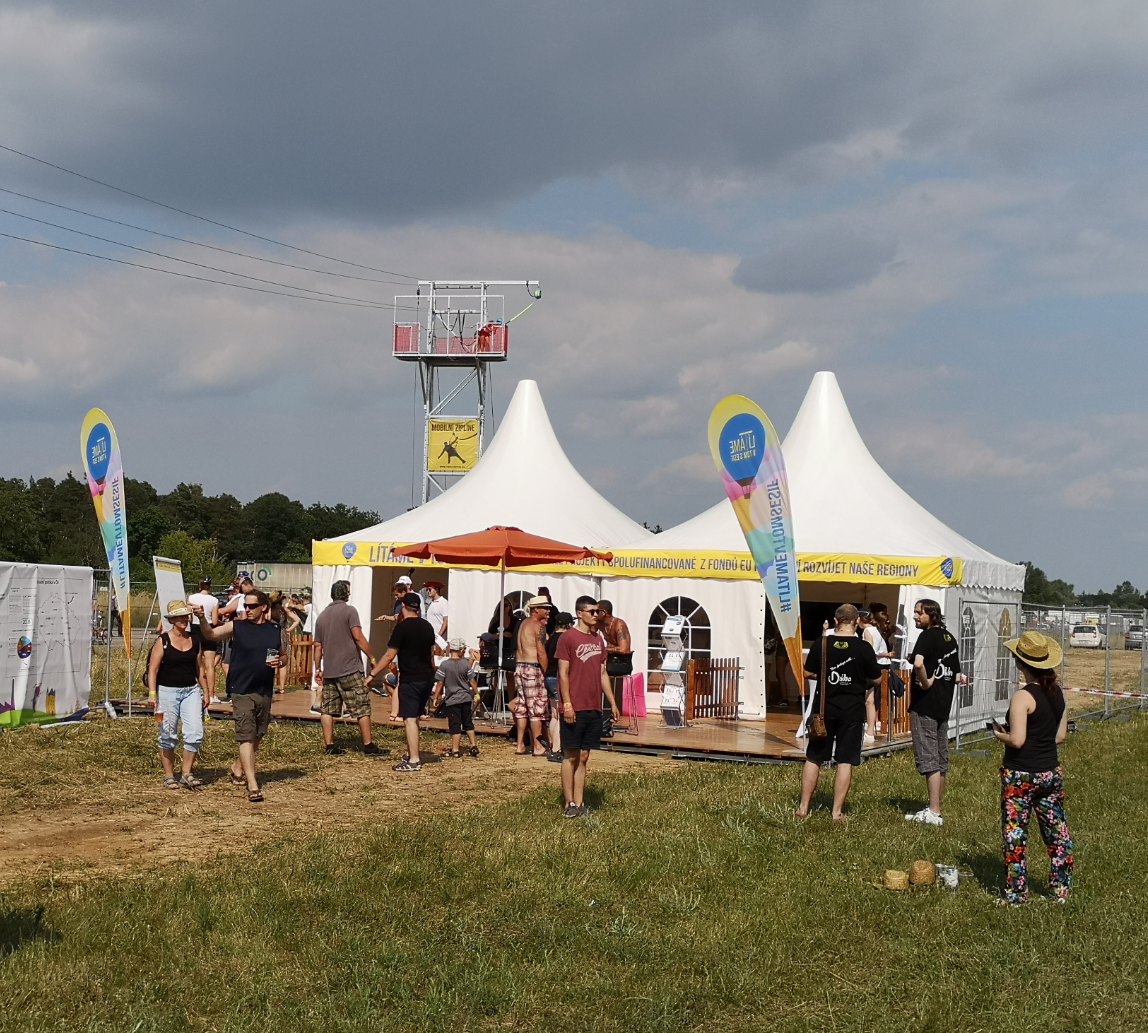Návštěvníci festivalu Votvírák lítali s evropskými fondy