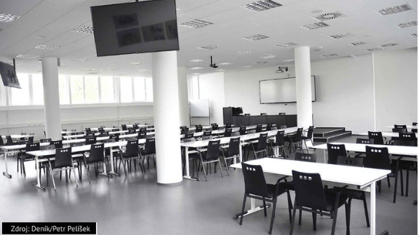 Kde fondy EU pomáhají: Učebna s roboty, rozkvetlá zahrada. Gymnázium se proměnilo i díky fondům EU
