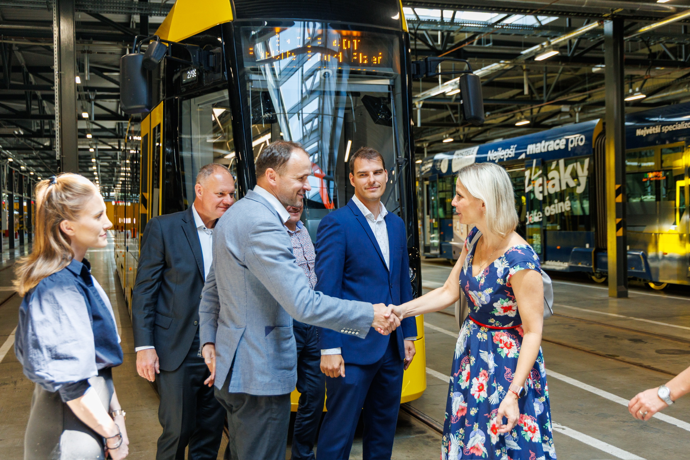 Od urgentního příjmu po chytré tramvaje. Ministryně Zuzana Mrázová navštívila klíčové projekty v Plzeňském kraji