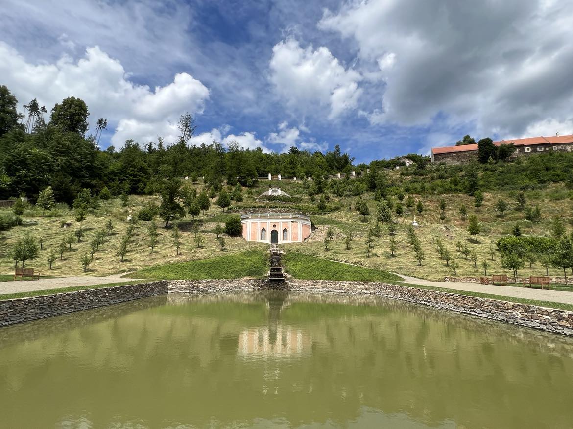 Pernštejn - vrchnostenská okrasná zahrada